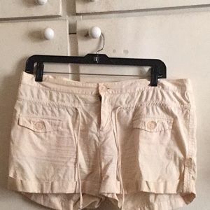 Creme Bcbg shorts size 8